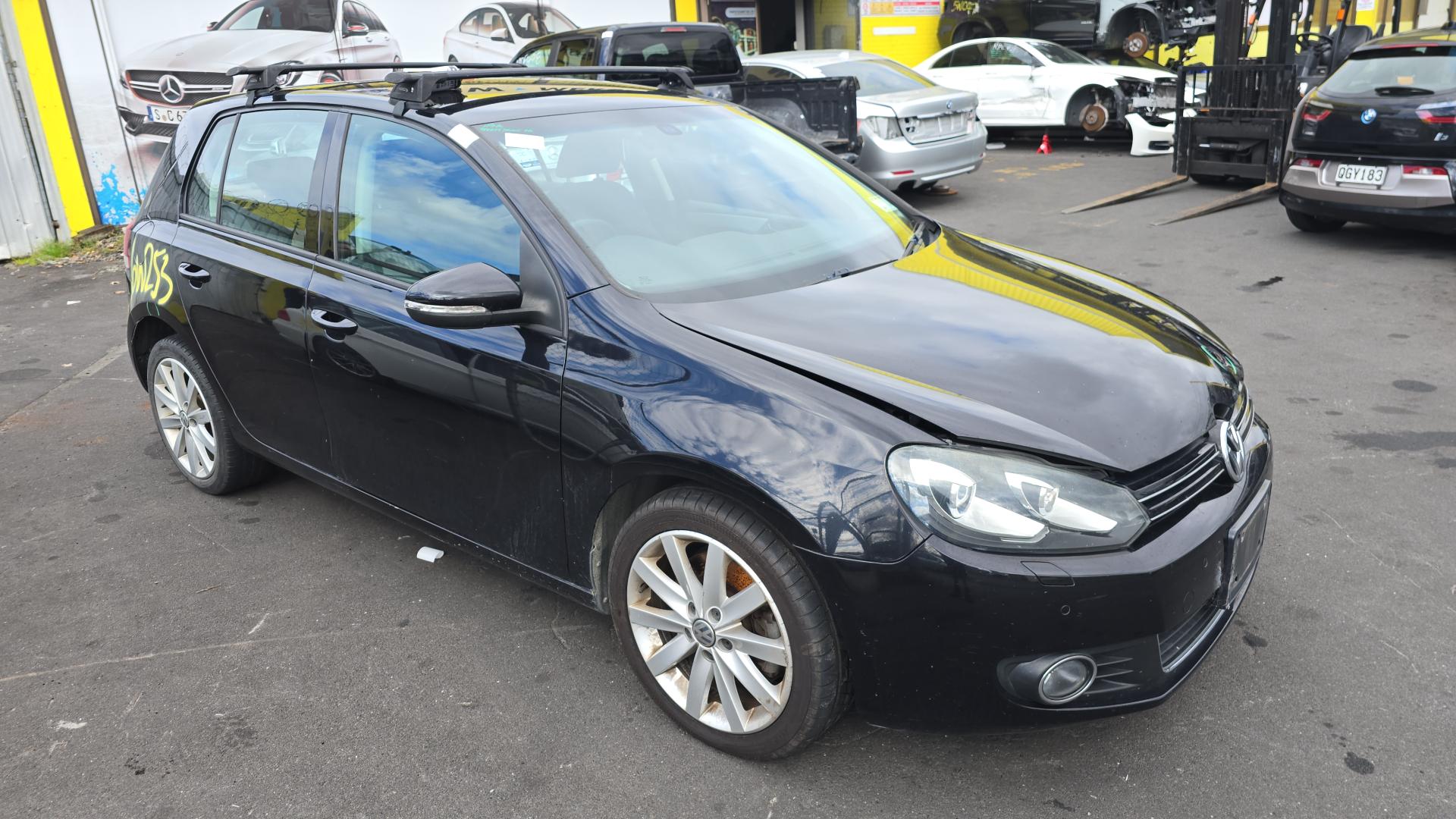 2010 Golf image 1