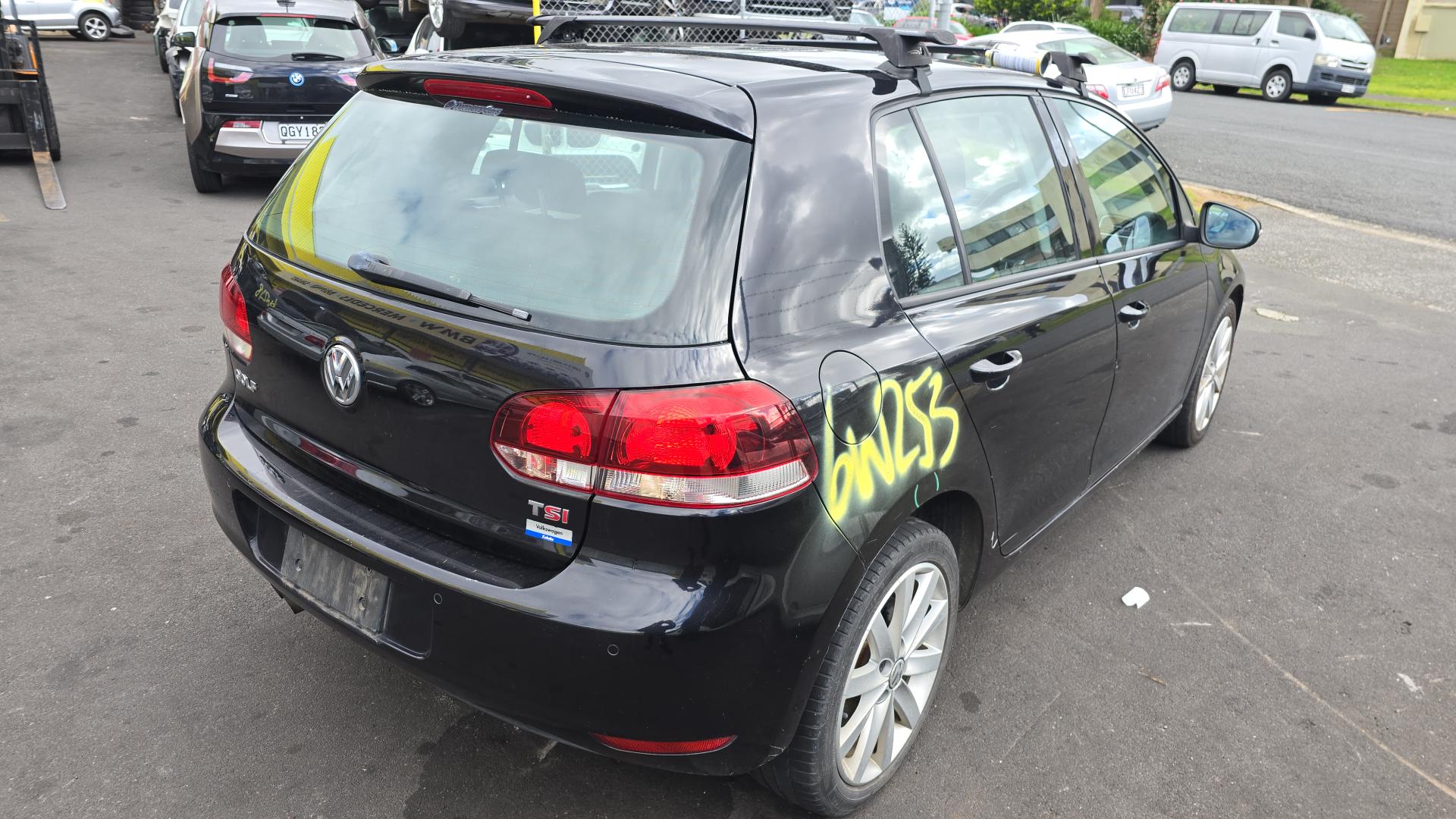 2010 Golf image 4