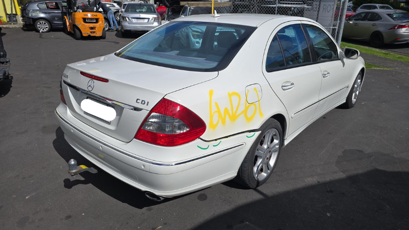 2010 E Class image 4
