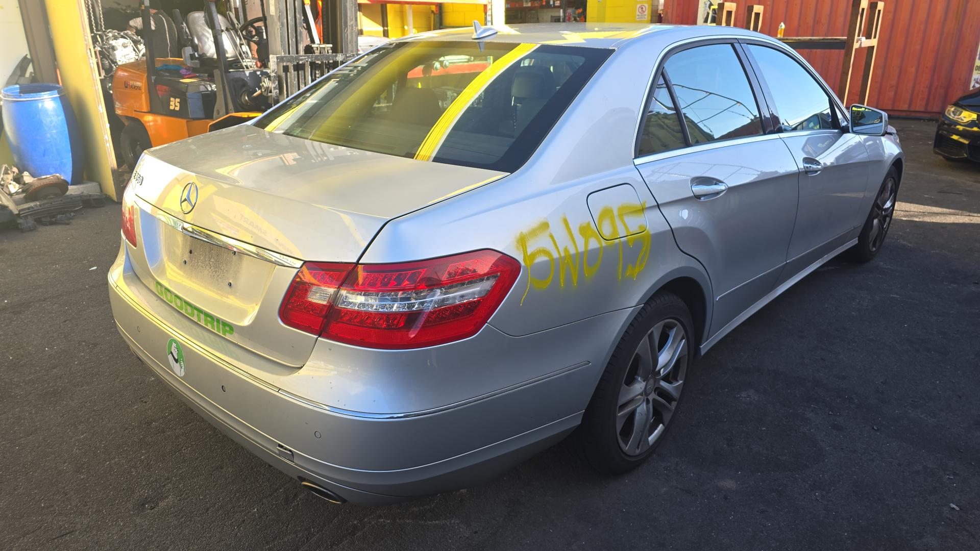 2010 E Class image 4