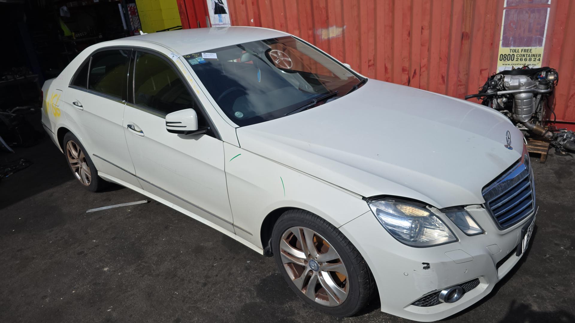 2009 E Class image 2
