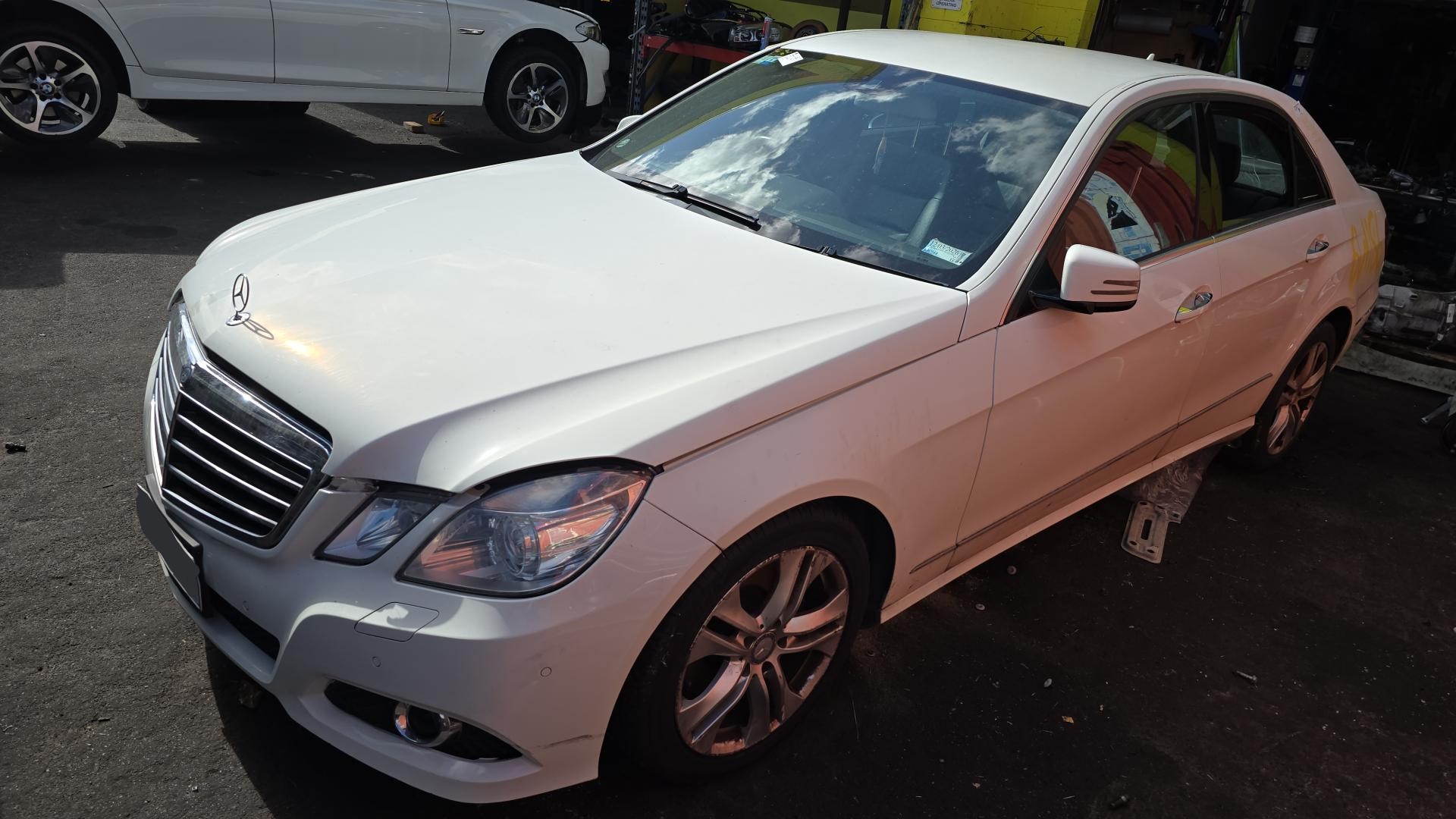 2009 E Class image 1